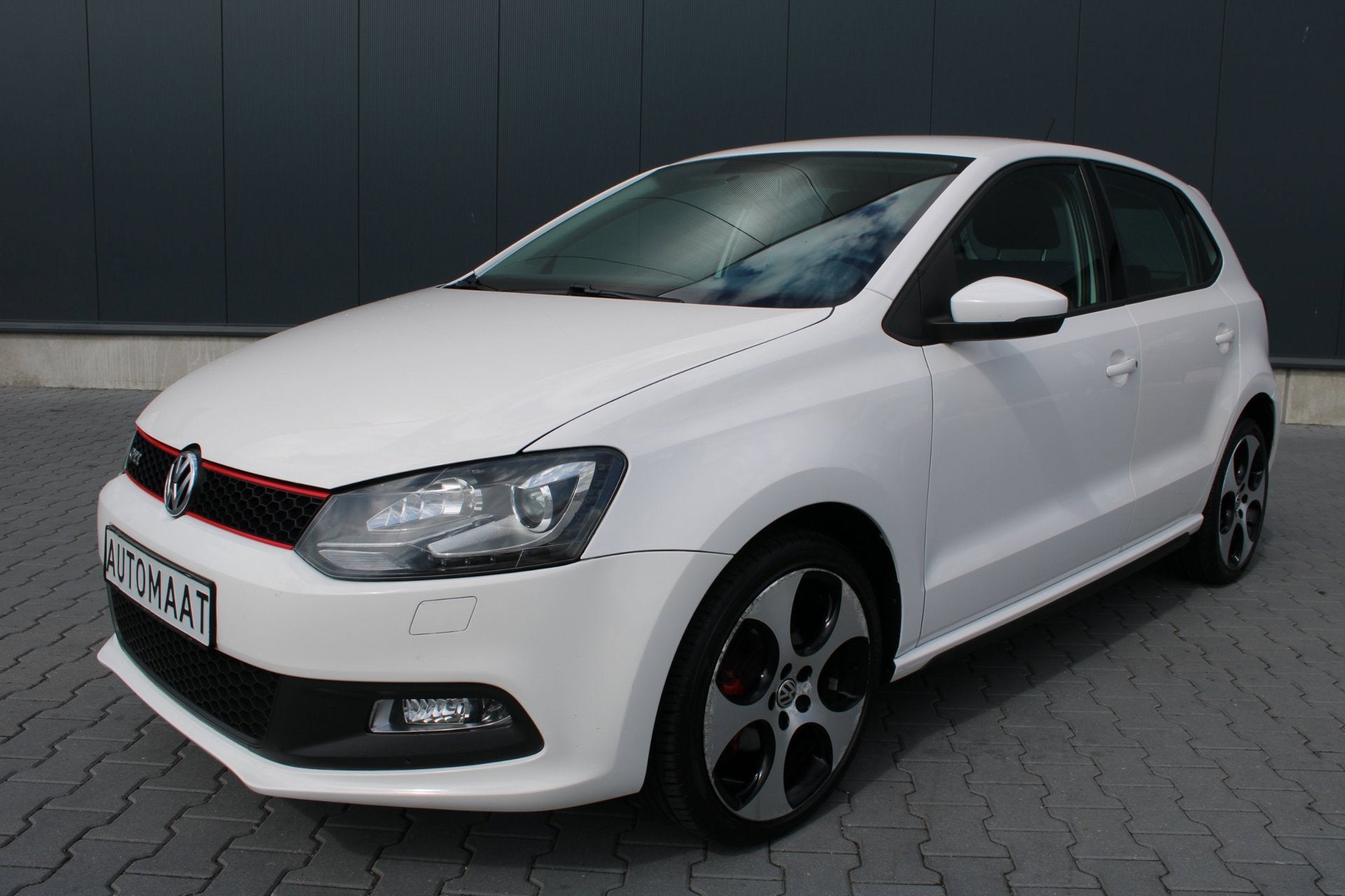 Volkswagen Polo GTI AUTOMAAT 5 DEURS NAVIGATIE APPLE CARPLAY, Auto's, Volkswagen, Euro 5, Stof, 4 cilinders, Wit