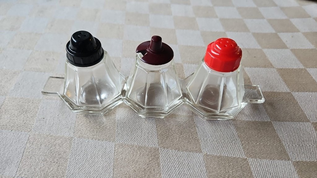 peper en zoutstel van glas met onderzetter antiek, Ophalen of Verzenden