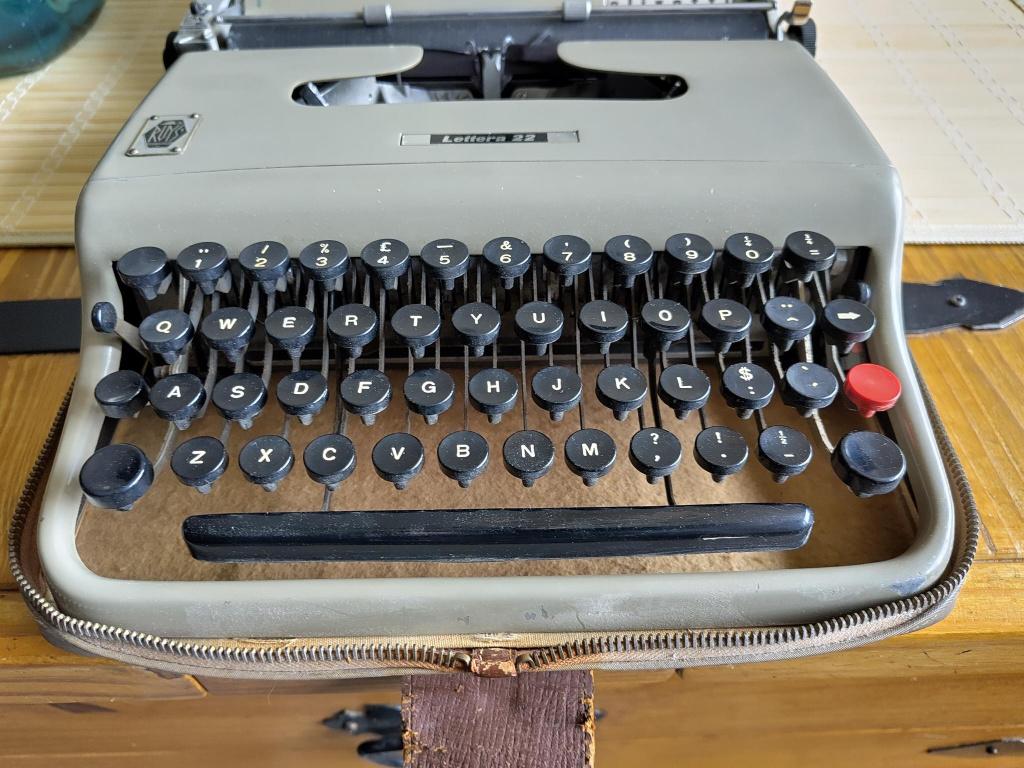Goed werkende Olivetti Lettera 22 typmachine, Diversen, Typemachines, Ophalen of Verzenden, Gebruikt