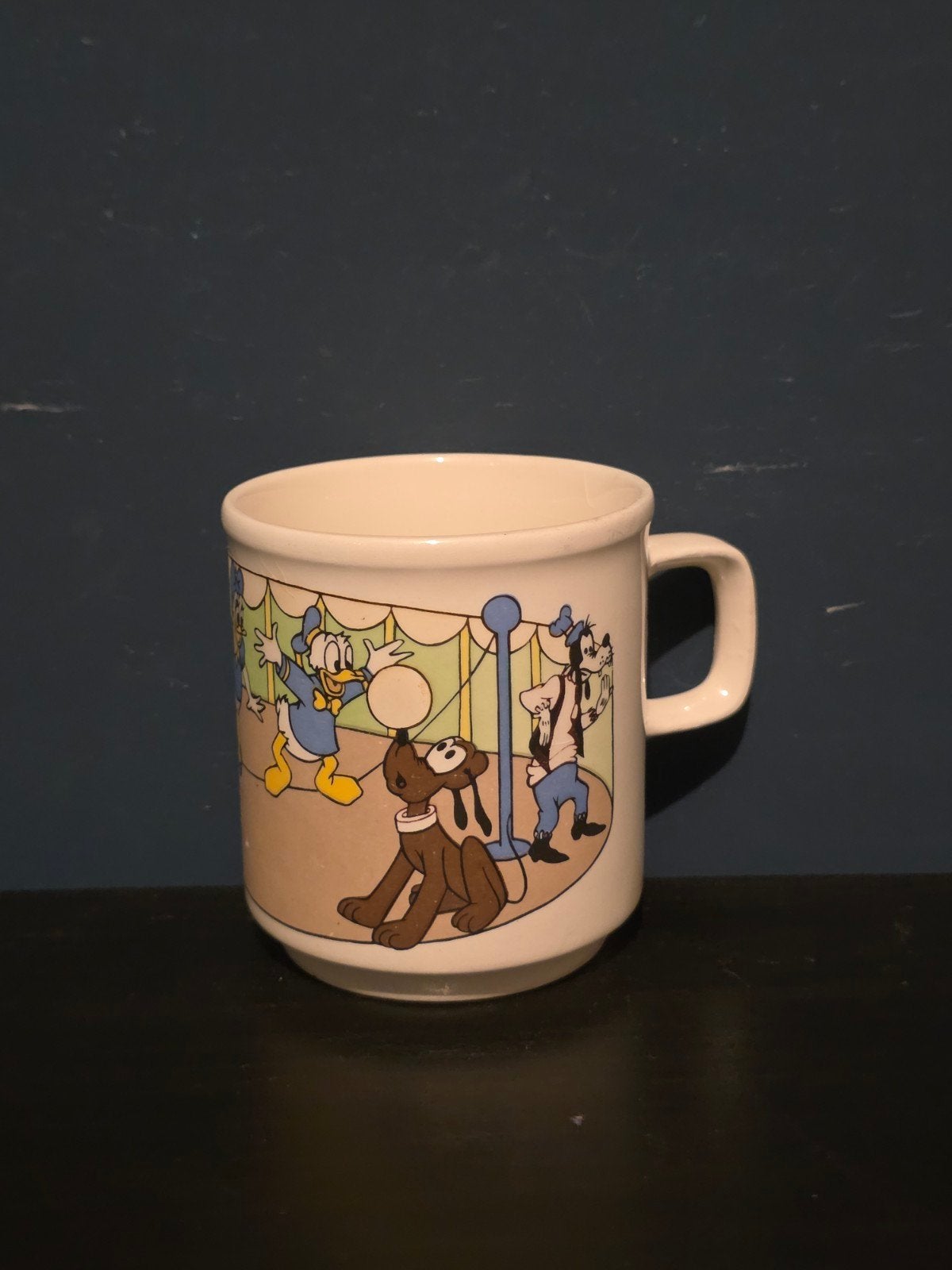 Vintage Disney mok Mickey Donald Pluto Rainbow Designs, Ophalen of Verzenden, Mickey Mouse, Gebruikt, Servies