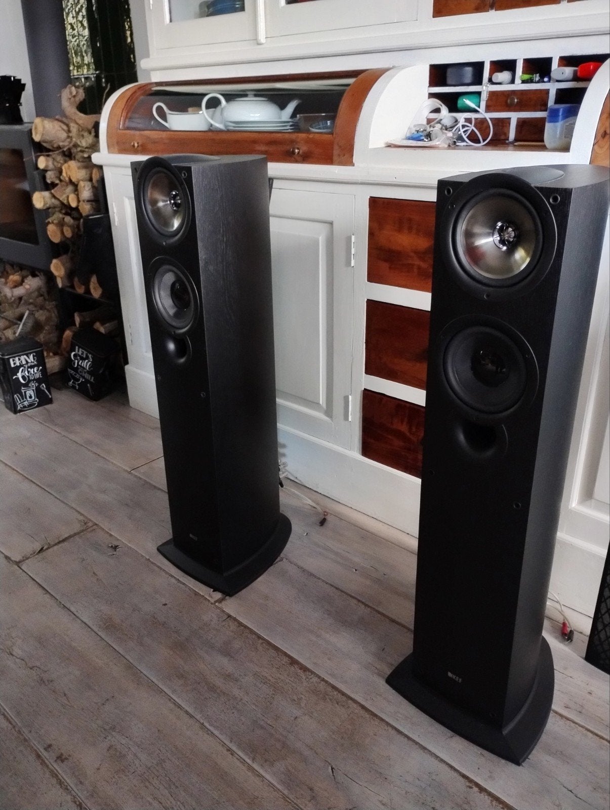 2 Kef IQ50 speakers zwart spelen zeer mooi inclusief spikes, Audio, Tv en Foto, Vloerstaande luidspreker, Gebruikt, Inclusief kabels