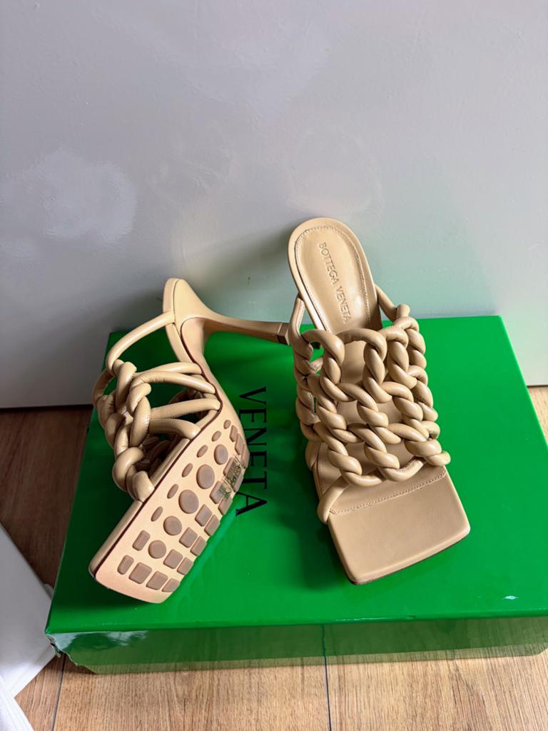 Bottega Veneta Stretch Mule Sandal 37 nieuw, Overige kleuren, Nieuw, Sandalen of Muiltjes, Ophalen of Verzenden