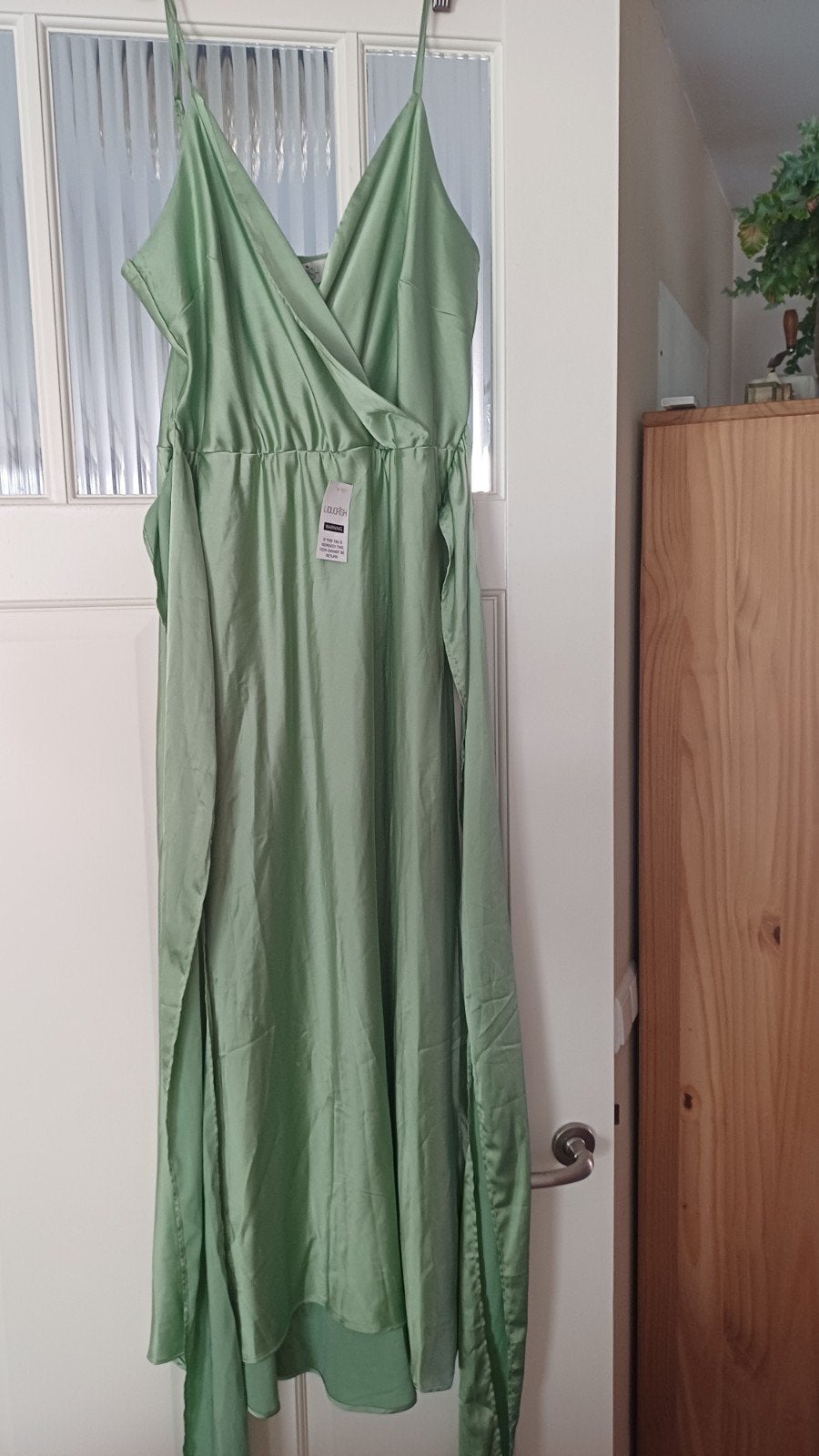 Nieuwe Liquorish London satijnen midi jurk - Maat L /42, Kleding | Dames, Jurken, Nieuw, Maat 42/44 (L), Groen, Onder de knie