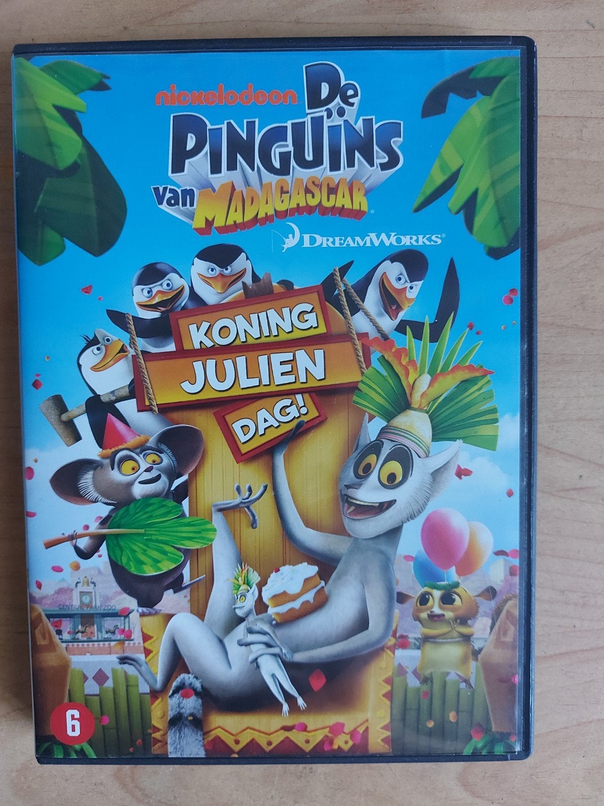 De Pinguins van Madagascar - Koning Julien Dag, Alle leeftijden, Ophalen of Verzenden, Zo goed als nieuw, Amerikaans