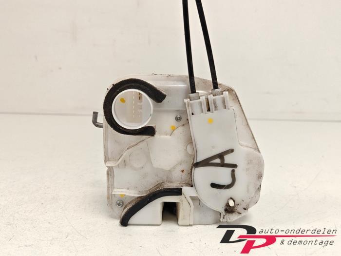 Deurslot Mechaniek 4Deurs links-achter van een Mitsubishi Sp, Gebruikt, -, -, Ophalen of Verzenden
