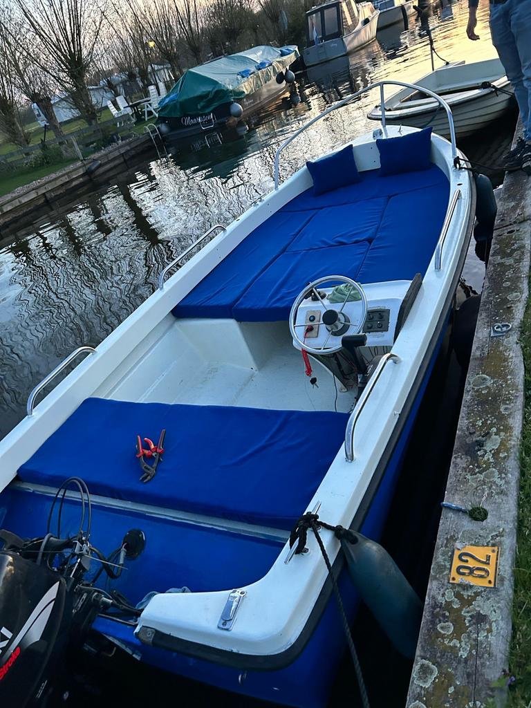 Console boot met buitenboordmotor, Watersport en Boten, Vis- en Consoleboten, Gebruikt, Benzine, 10 tot 30 pk, Buitenboordmotor