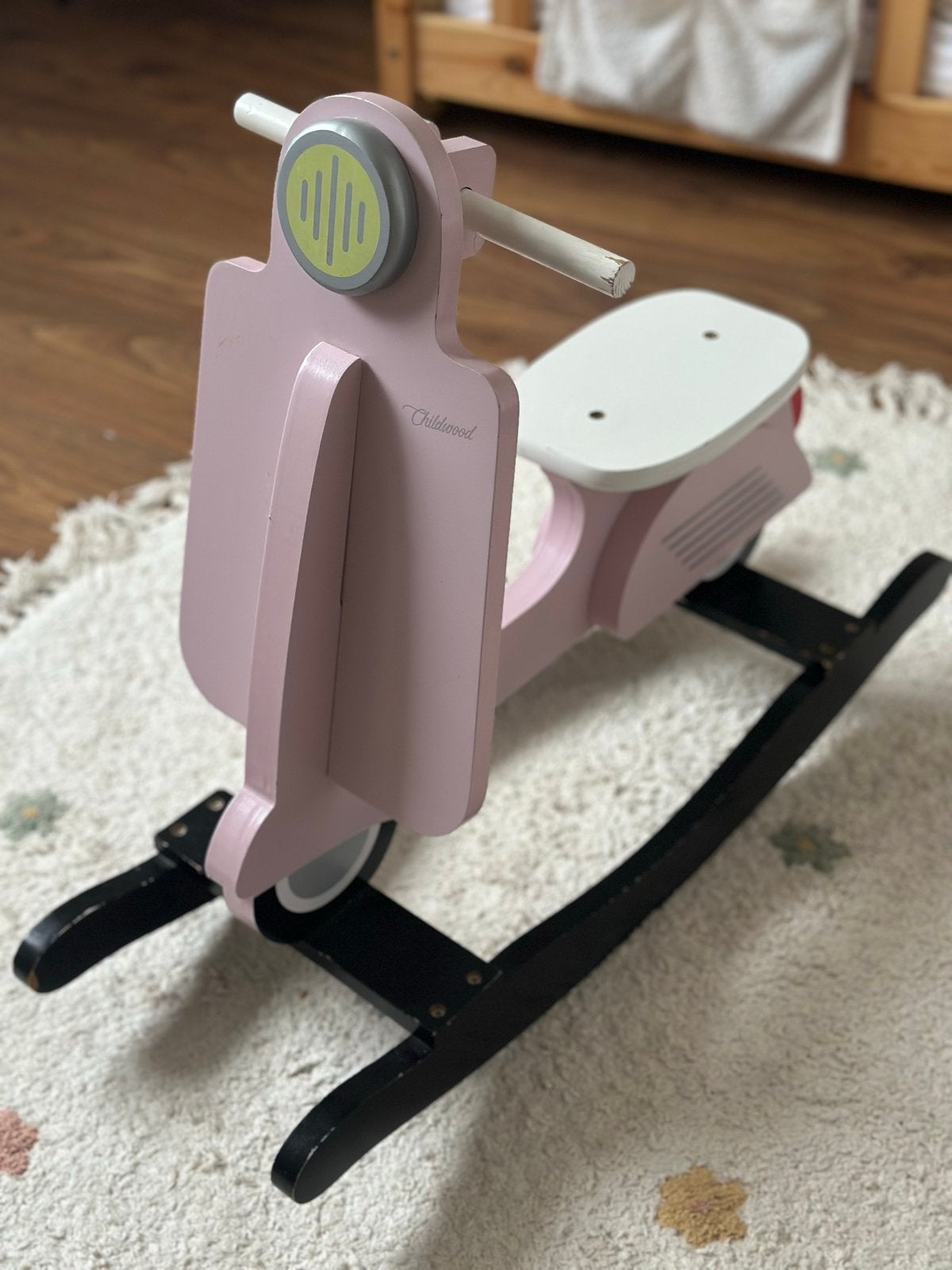 Houten schommelscooter roze - Childwood, Ophalen of Verzenden, Zo goed als nieuw, Rij- of Hobbelspeelgoed