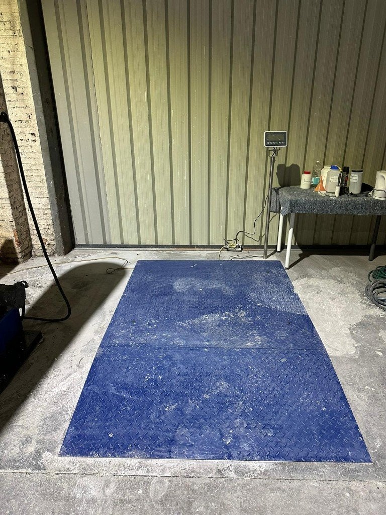 Industriele vloer weegschaal 1m50 x 1m50. Tot 1.5 ton wegen, Ophalen, Zo goed als nieuw, Vloerweegschaal, 200 kg of meer