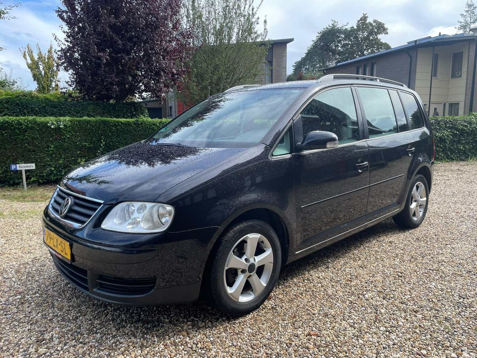 Volkswagen Touran 1.6 85KW 2003 Zwart, Stof, Zwart, Origineel Nederlands, Handgeschakeld