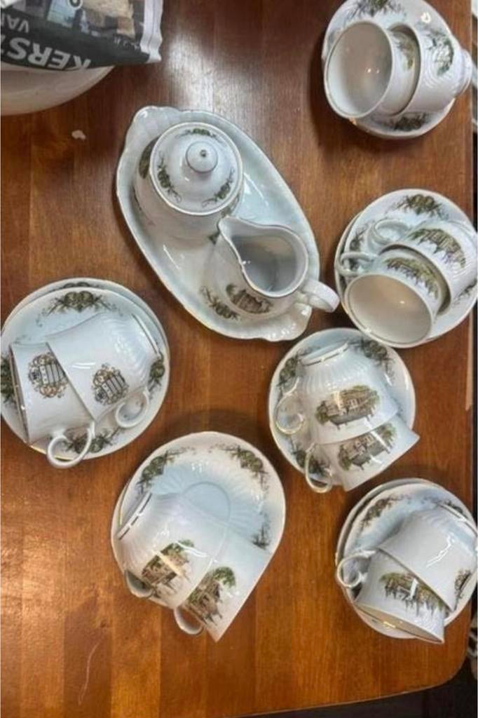 Original dutch castles 12 kop en schotel en roomstel, Antiek en Kunst, Antiek | Servies compleet, Ophalen