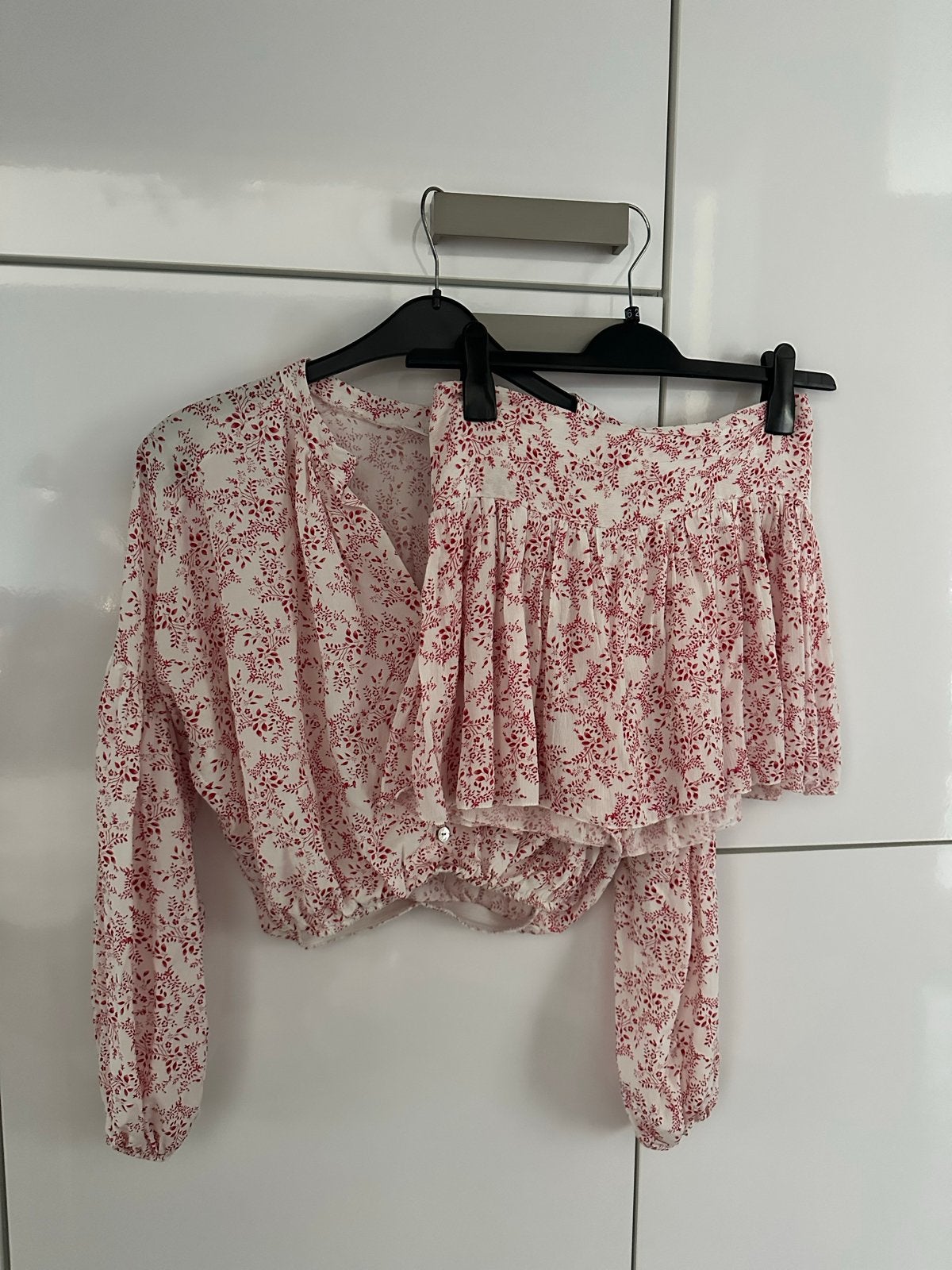 Lvciila tweedelig setje met bloemenprint, Kleding | Dames, Verzenden, Wit, Maat 42/44 (L), Zo goed als nieuw