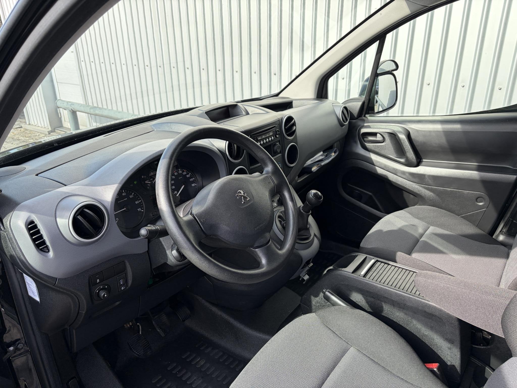 Peugeot Partner 120 1.6 BlueHDi 75 L1*MARGE*HAAK*A/C*CRUISE*, Voorwielaandrijving, Stof, 4 cilinders, Elektrische ramen