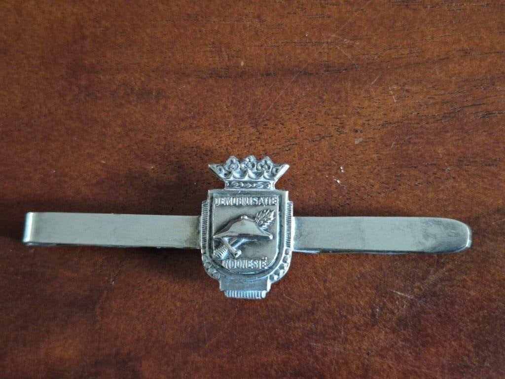Militaria Dasspeld Demobilisatie Indonesie, Ophalen of Verzenden, Landmacht, Overige gebieden, Embleem of Badge
