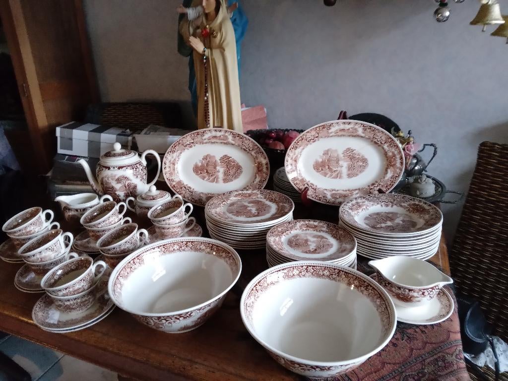 12 pers. eet+koffie CASTILLO bruin servies, Antiek en Kunst, Ophalen