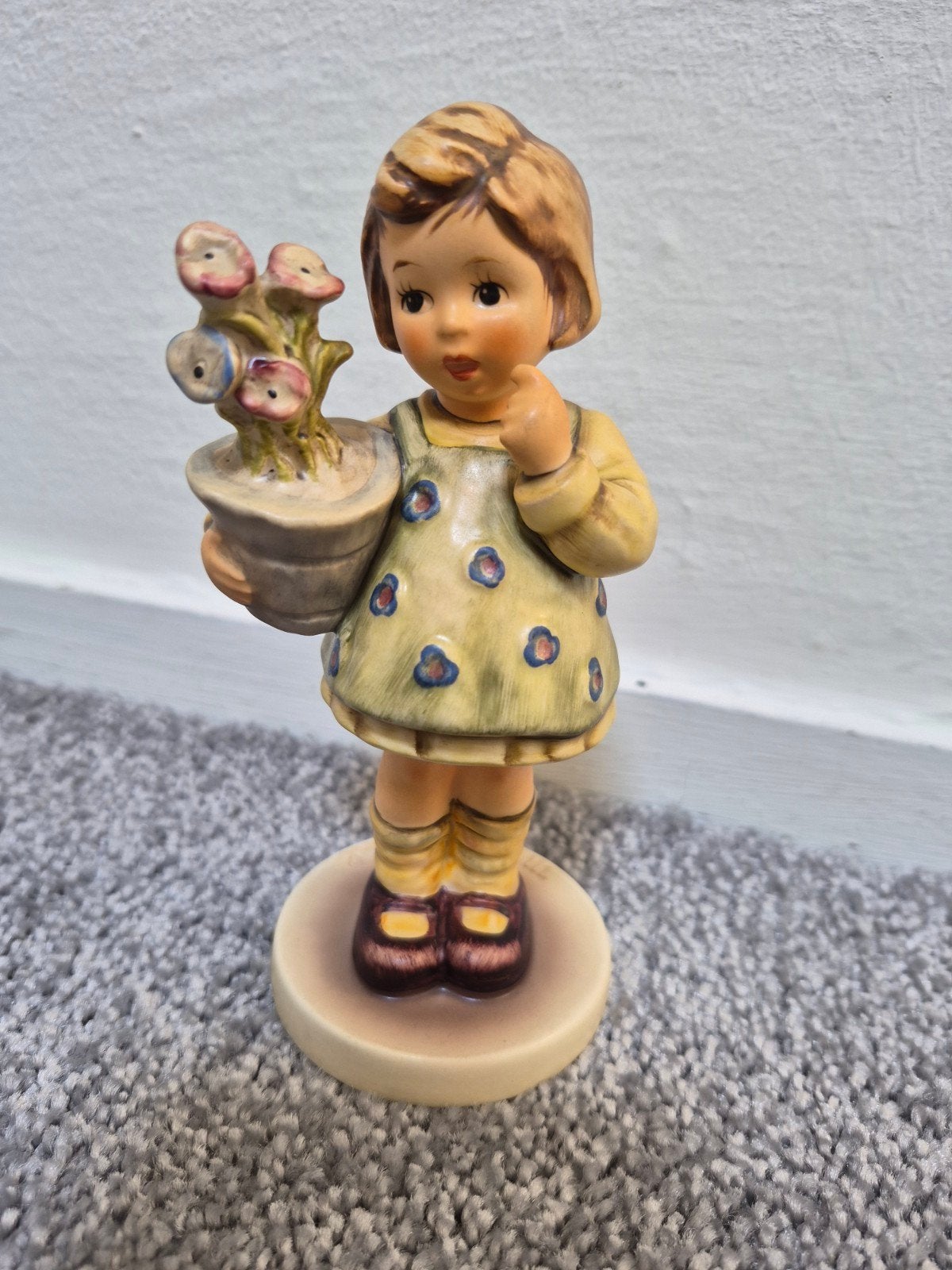 Hummel beeldje "Little Gardener" Exclusive Edition 1992/93, Verzamelen, Ophalen of Verzenden, Zo goed als nieuw, Hummel