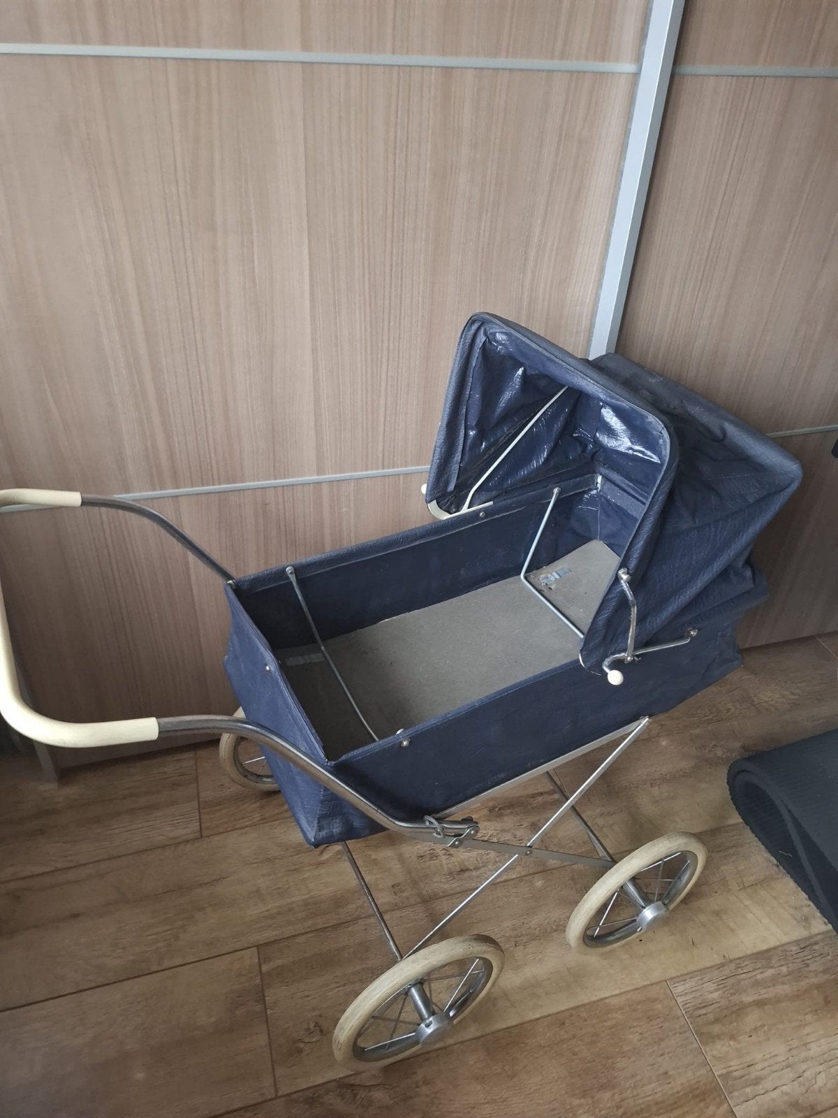 Antieke blauwe  ( poppen)kinderwagen, Ophalen