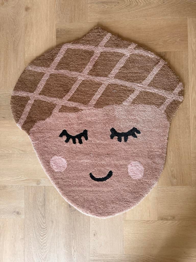 Oyoy mini vloerkleed - eikel, Huis en Inrichting, Ophalen, Bruin, 50 tot 100 cm, Zo goed als nieuw
