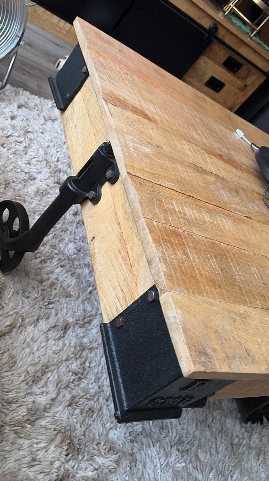 Industriële mangohout salontafel, Ophalen, 100 tot 150 cm, 50 tot 100 cm, Zo goed als nieuw