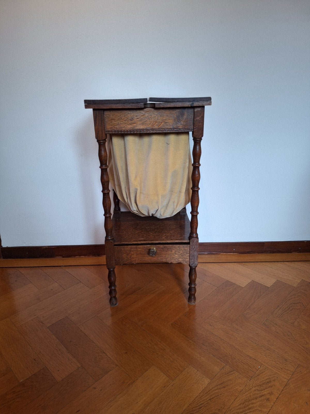 Brocante handwerktafeltje met opbergzak en lade, Ophalen