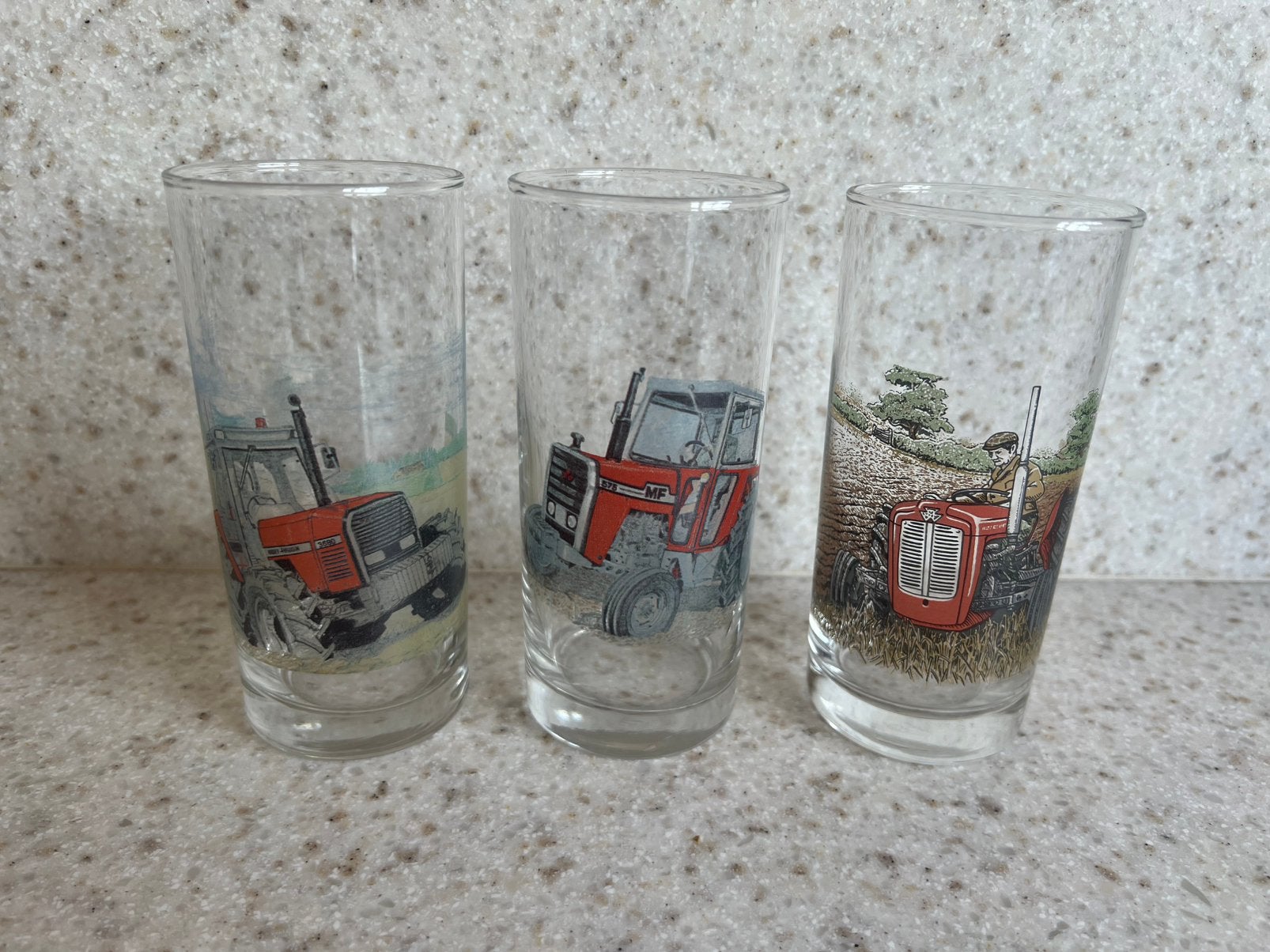 3 glazen met MF trekkers Massey Ferguson 575 3690 35, Verzenden, Nieuw, Frisdrankglas