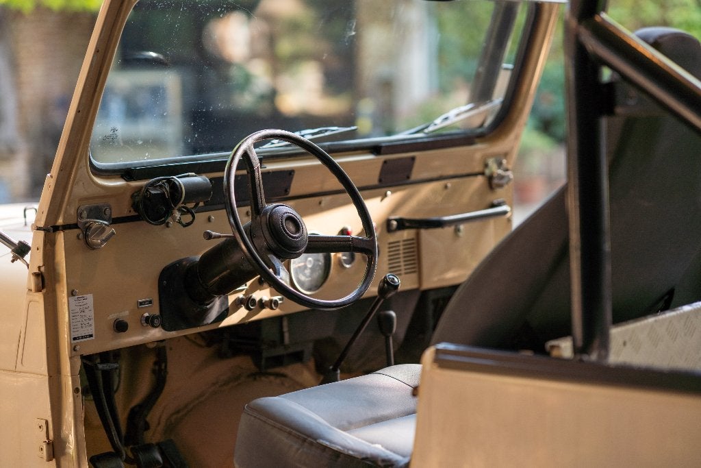 Jeep CJ‑7 1978 – Diesel (Toyota 6‑cil) – APK 07/2027, Auto's, Trekhaak, Zwart, Overige bekleding, Beige
