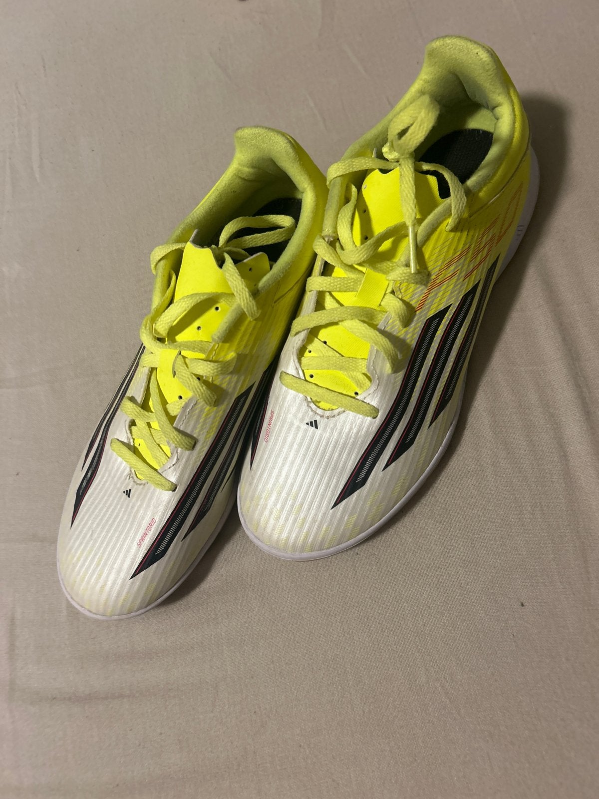 F50 geel, Gebruikt, Maat XS of kleiner, Schoenen, Ophalen of Verzenden