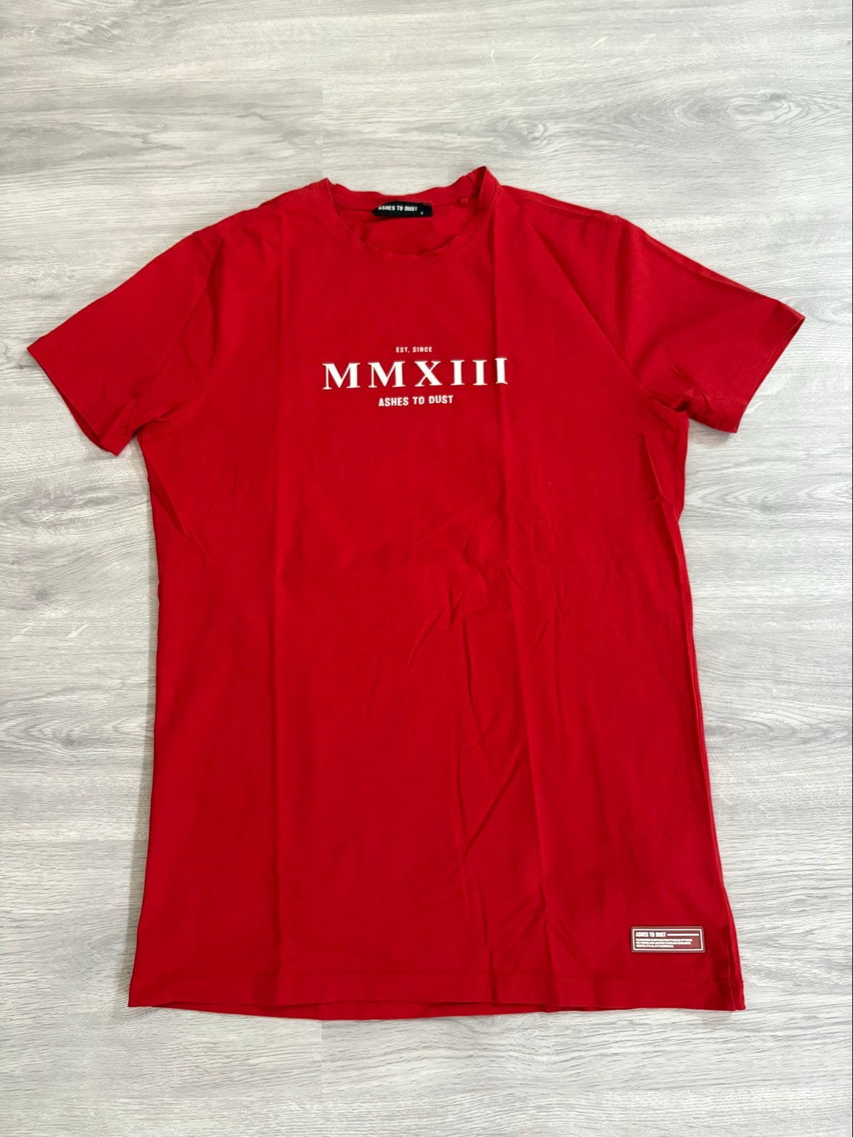 Rood T-shirt met 'MMXIII ASHES TO DUST' opdruk - Maat S, Kleding | Heren, T-shirts, Ophalen of Verzenden, Zo goed als nieuw, Maat 46 (S) of kleiner