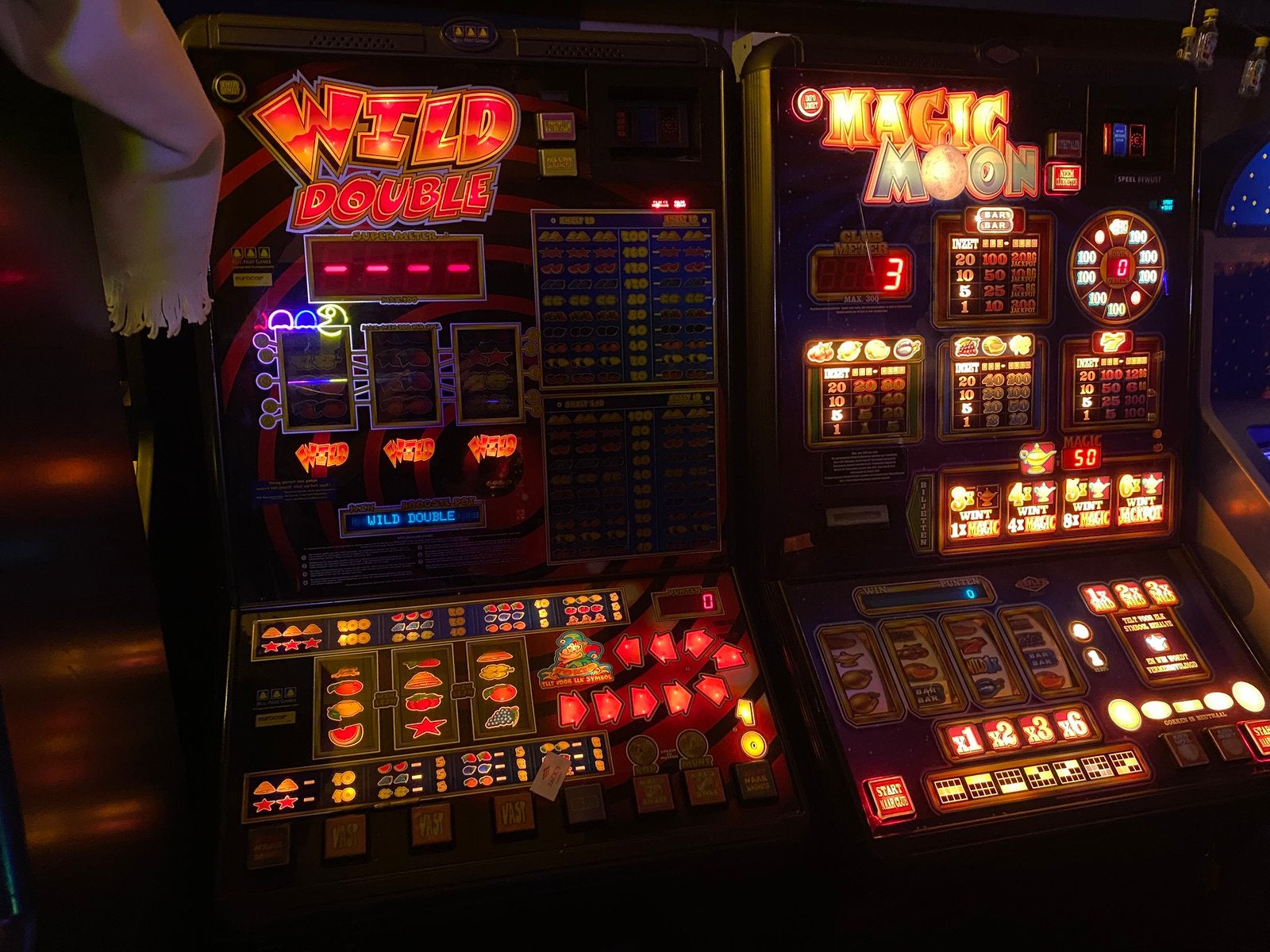 Wild double en magic moon in mk 1 cabinet, Verzamelen, Automaten | Gokkasten en Fruitautomaten, Euro, Ophalen of Verzenden, Zo goed als nieuw
