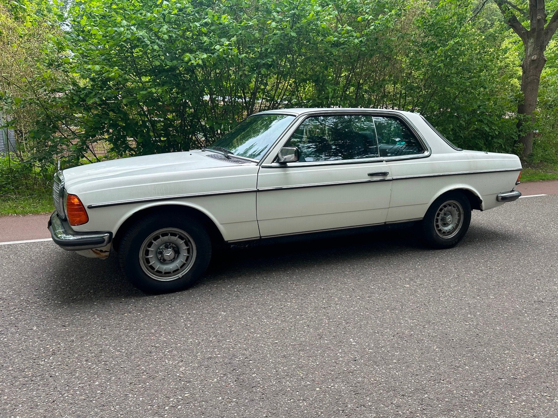 Mercedes-Benz 200-280 (W123) 280 CE COUPE AIRCO AUTOMAAT SCH, Auto's, Automaat, Achterwielaandrijving, Gebruikt, Leder