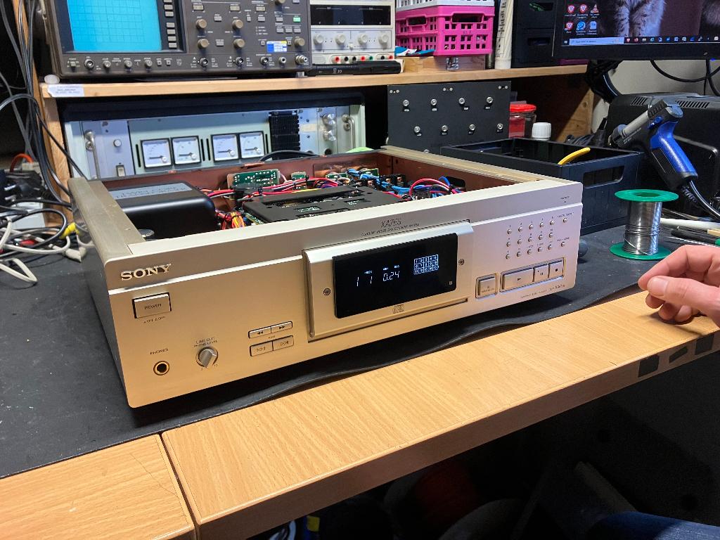 Sony CDP-XA7ES champagne in zeer goede en nette staat + RC, Audio, Tv en Foto, Cd-spelers, Ophalen of Verzenden, Zo goed als nieuw