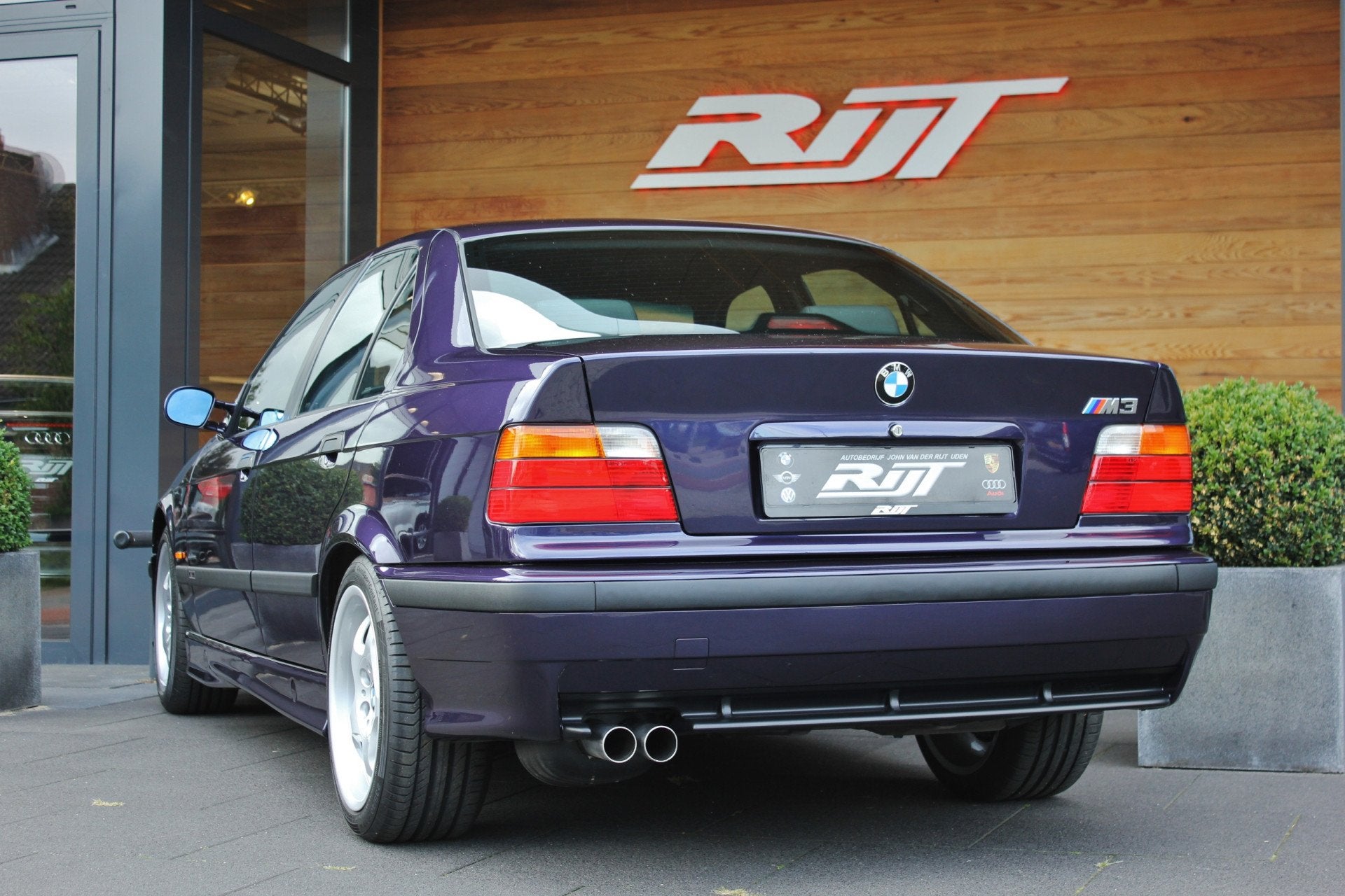 BMW M3 3.2 Sedan SMG *Fully restored in mint condition*, foto 8