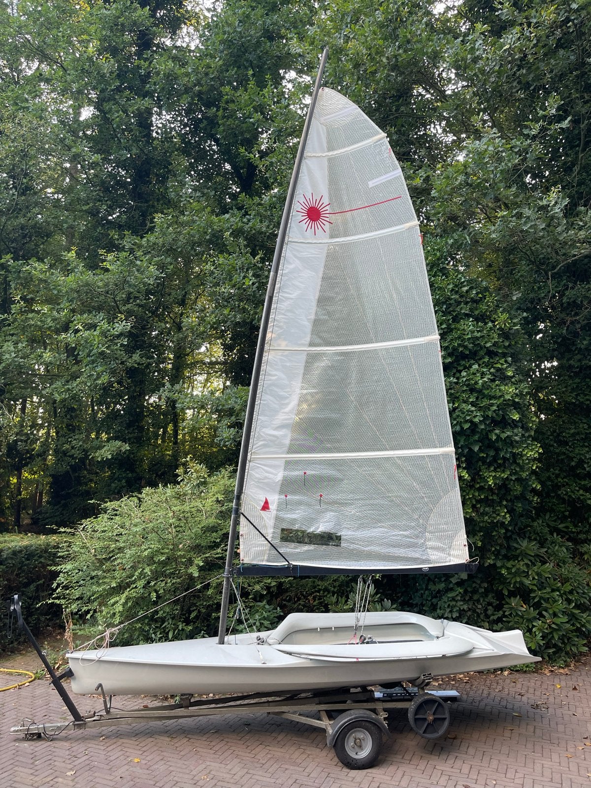 Snelle Laser EPS skiff incl. weg- en strandtrailer, Ophalen, Laser, 4 m, Composiet