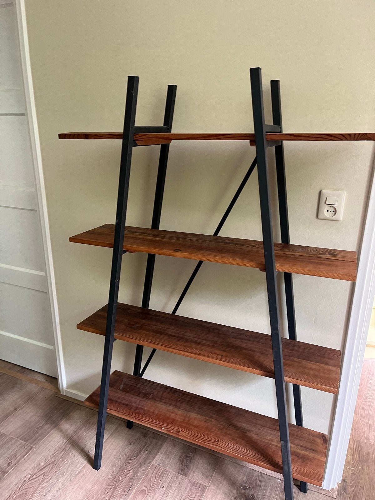 Industriële kast met houten planken, Ophalen, Met plank(en), Gebruikt, 50 tot 100 cm