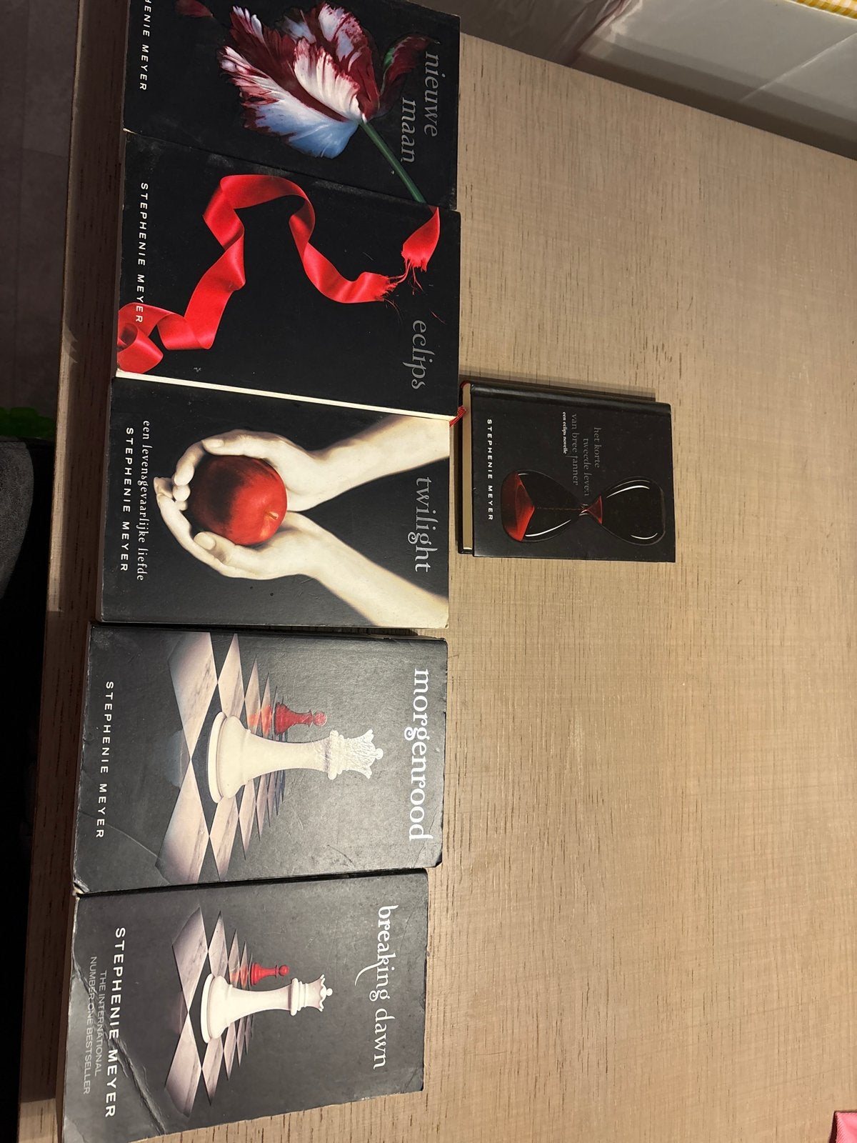 Complete Twilight serie (Morgenrood ook in het Engels), Ophalen, Gelezen, Nederland