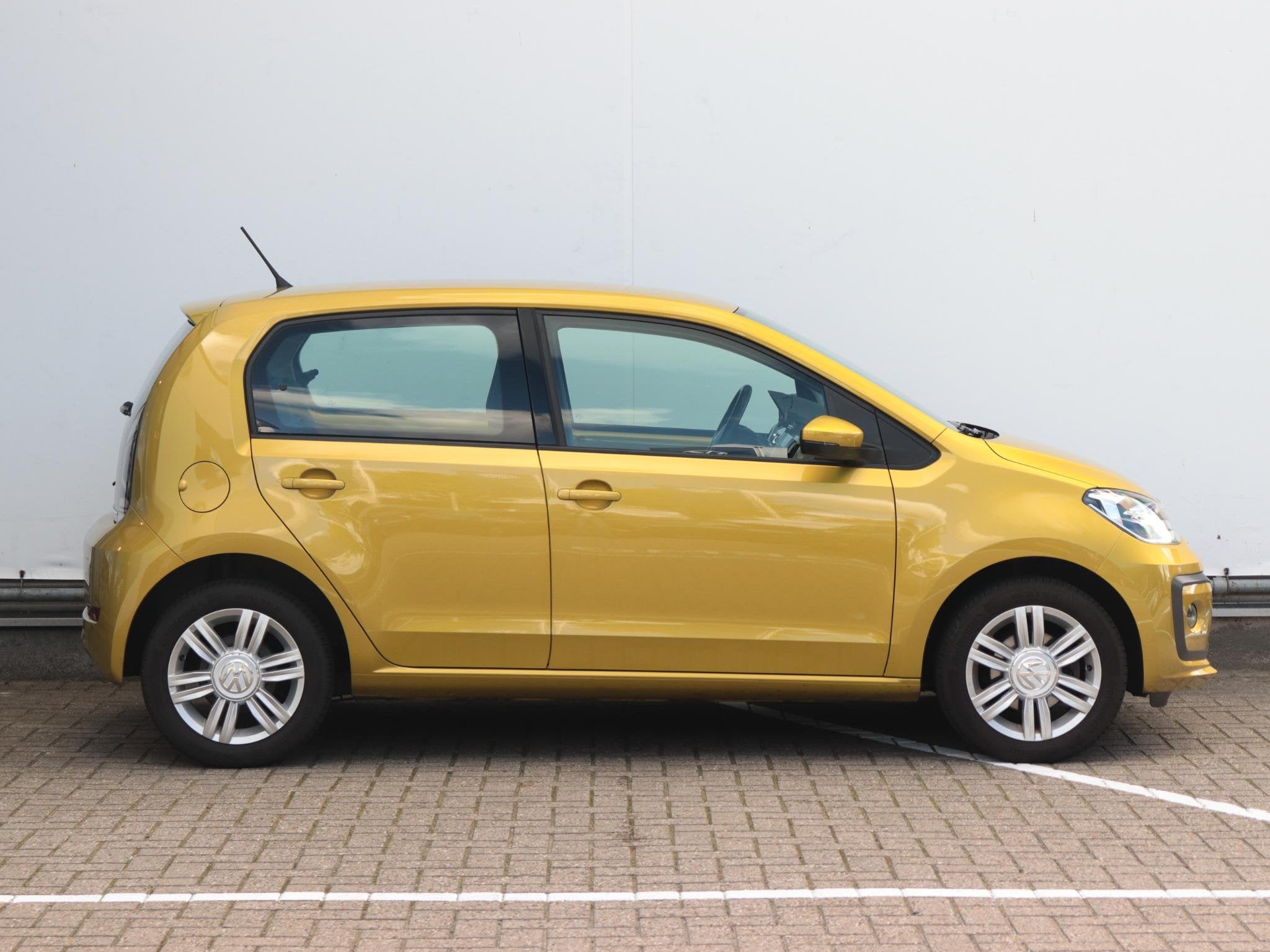 Volkswagen Up! 1.0 BMT high up! | Cruise Control | Parkeerse, Auto's, Voorwielaandrijving, Stof, 4 stoelen, Handgeschakeld