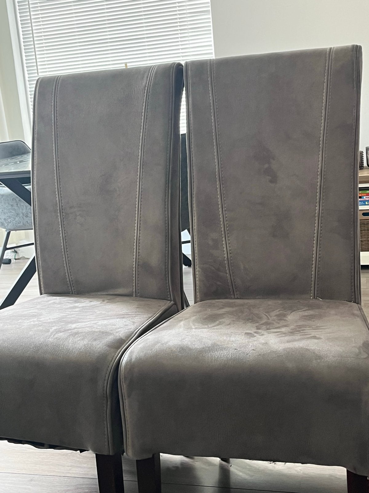 Twee comfortabele eetkamerstoelen - Grijs, Ophalen, Gebruikt, Vier, Stof