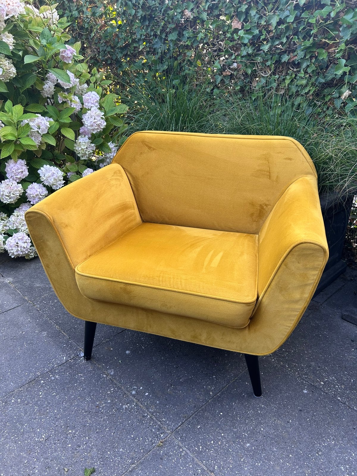 WOOOD Stijlvolle Okergele Velours Fauteuil, Ophalen, 75 tot 100 cm, Zo goed als nieuw, Stof
