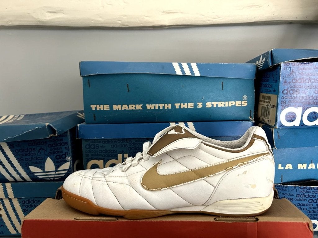nike black tiempo indoor trainers r10 ronaldinho size 9,5 8,, Gebruikt, Maat XS of kleiner, Schoenen, Ophalen of Verzenden