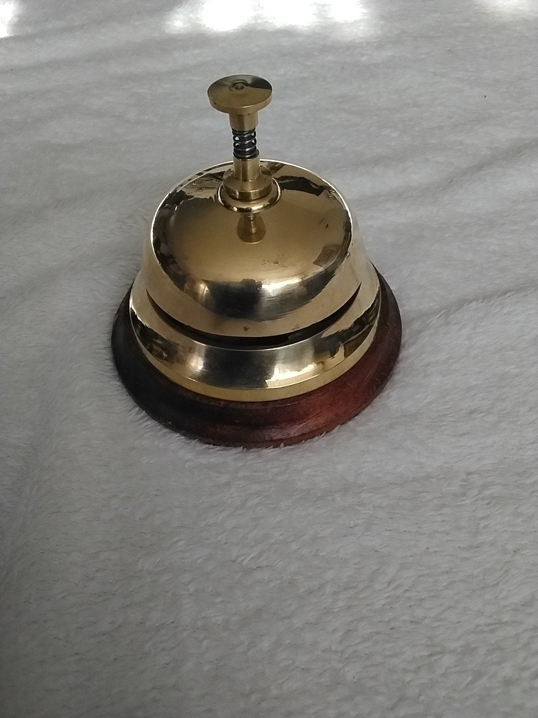 Koperen receptiebel met houten voet - 11,5 cm, Ophalen of Verzenden