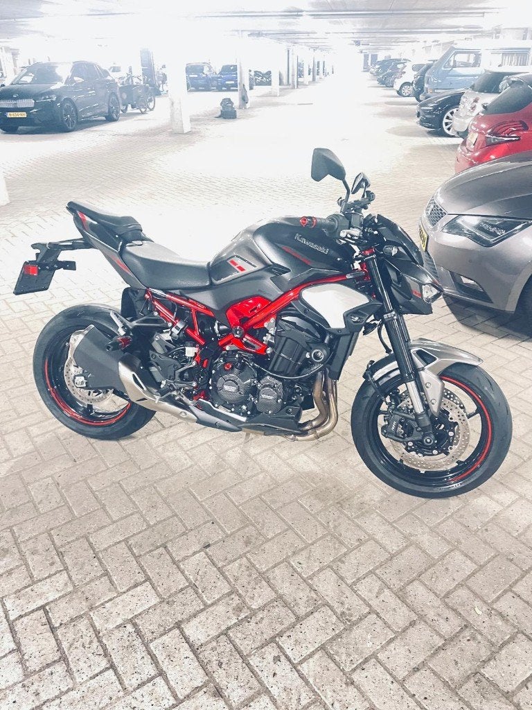 Kawasaki Z900 bijna nieuw 351 km op de tellerstand, Motoren, Motoren | Kawasaki, 948 cc, Bedrijf, Meer dan 35 kW, Cruise Control