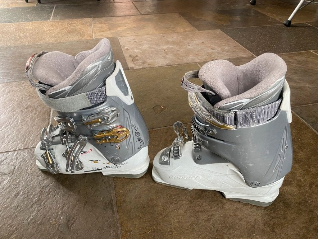 Skischoenen Nordica wit maat 240- 245 mm maat 37/38, Ophalen, Gebruikt, 100 tot 140 cm, Schoenen