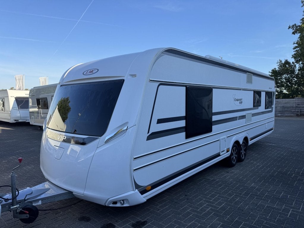 LMC Exquisit 695 VIP 2020 | Vrijst. Queensbed | Voortent, Caravans en Kamperen, Caravans, Bedrijf, Treinzit, 6 tot 7 meter, Overige typen