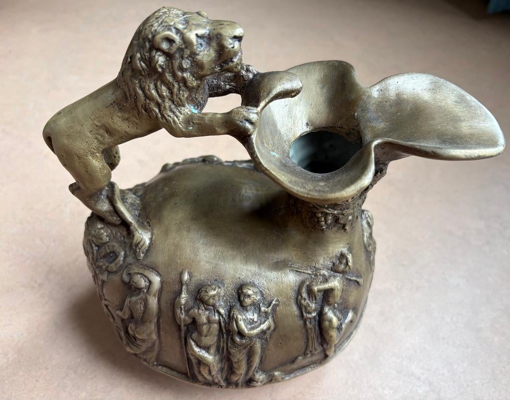 19e eeuwse bronzen kopie van een Romeinse kan, 3.2 kilo, Ophalen of Verzenden, Brons