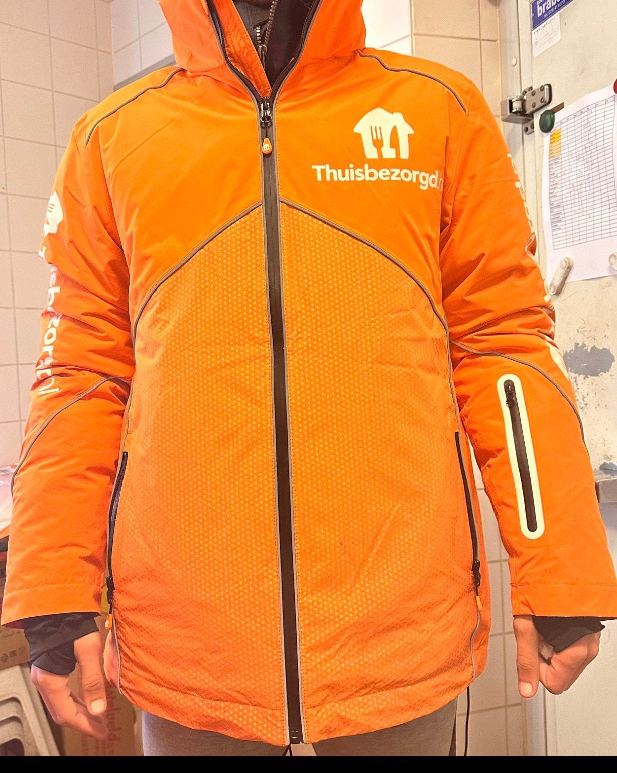 Thuisbezorgd jassen 2 stuks, Ophalen of Verzenden, Nieuw, Maat 52/54 (L), Oranje