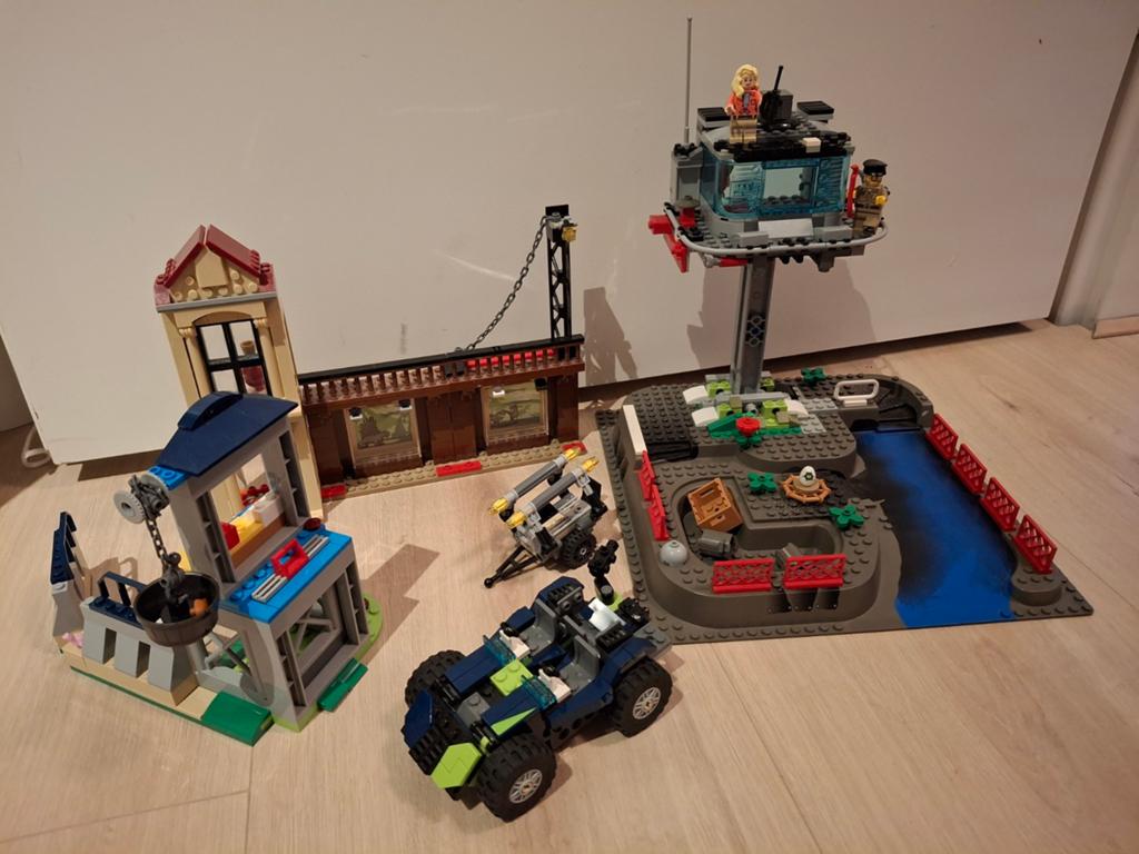 LEGO Jurassic World set met voertuigen en figuren, Ophalen of Verzenden, Zo goed als nieuw, Overige merken