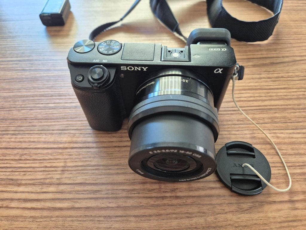 Sony Alpha 6000 + 2 Lenzen | Slechts 3753 clicks, Audio, Tv en Foto, Fotocamera's Digitaal, Gebruikt, Ophalen of Verzenden, Sony