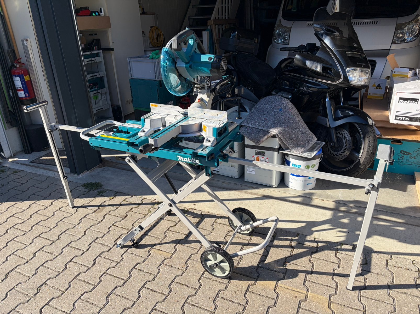 Makita LS1110F afkortzaag met WST05 onderstel, Ophalen, 70 mm of meer, Zo goed als nieuw, Afkortzaag
