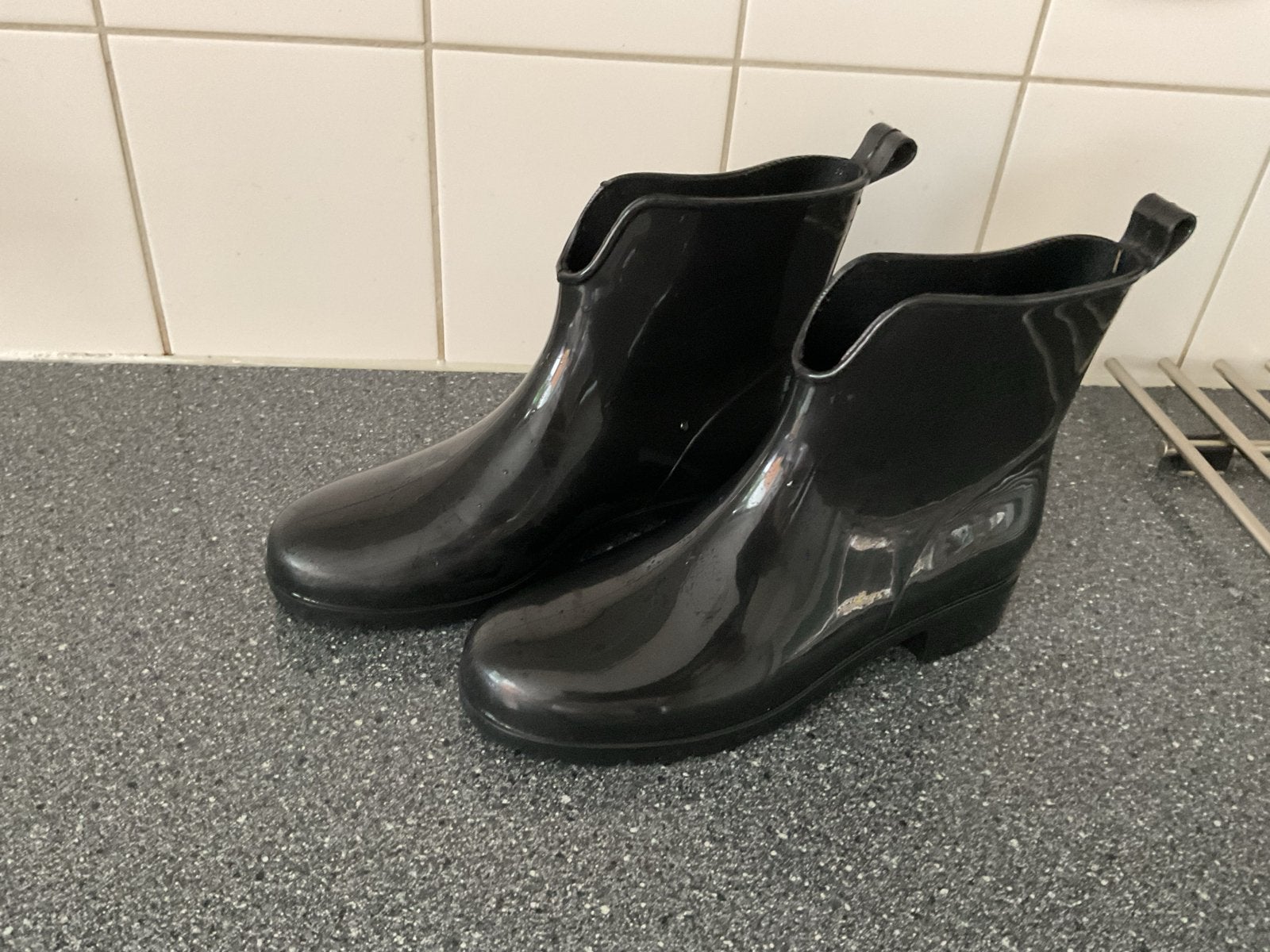 Zwarte laarsjes maat 38 - Zo goed als nieuw, Kleding | Dames, Schoenen, Ophalen of Verzenden, Zo goed als nieuw, Zwart, Lage of Enkellaarzen