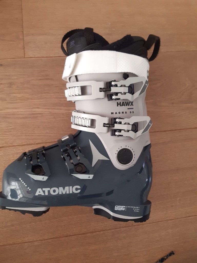 Skischoen (Atomic HAWX Magna 95), Ophalen, 160 tot 180 cm, Schoenen, Zo goed als nieuw