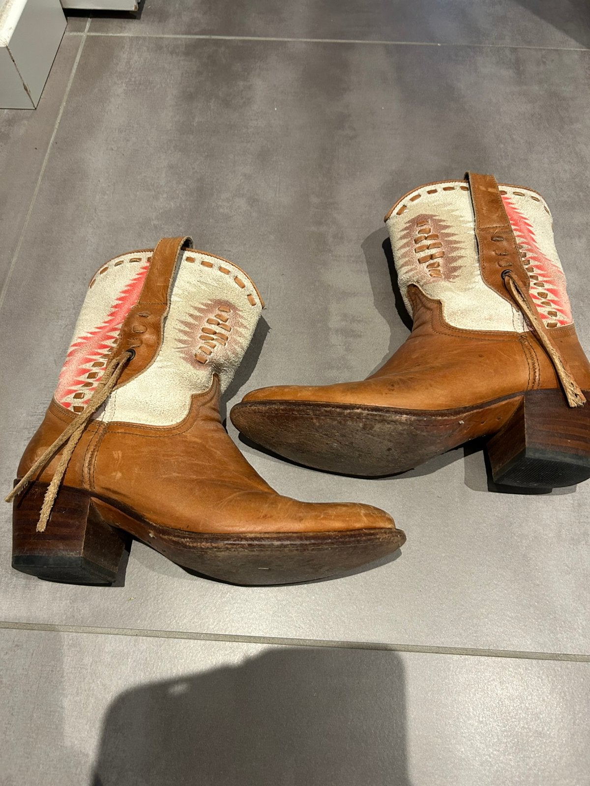 1 paar sendra laarsjes  voor €50 paar keer gedragen zie hak, Kleding | Dames, Schoenen, Bruin, Lage of Enkellaarzen, Ophalen of Verzenden